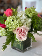 Load image into Gallery viewer, Petite Mother&#39;s Day arrangement
