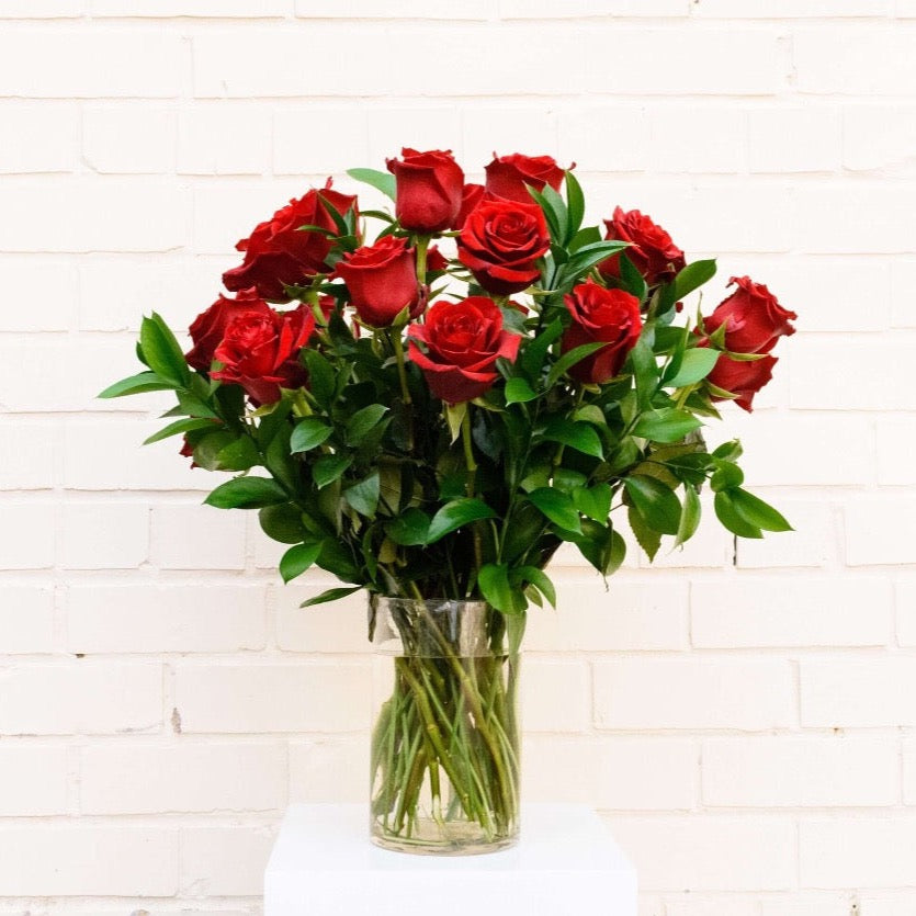 A universally loved flower in a classic presentation. 